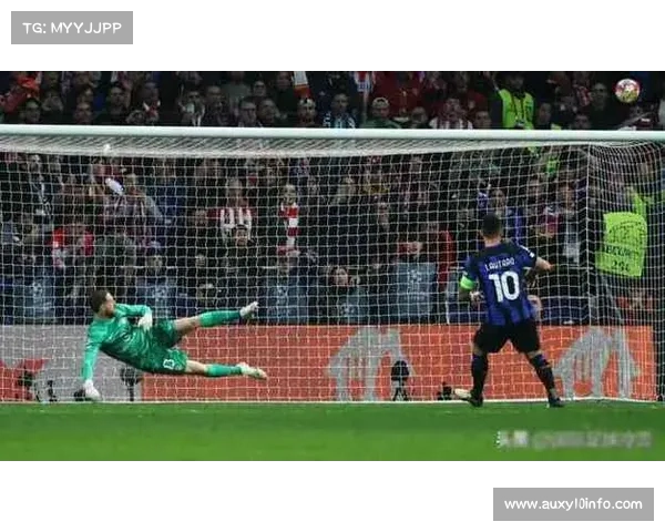 马丁内斯扑救关键点球，曼联守住胜果